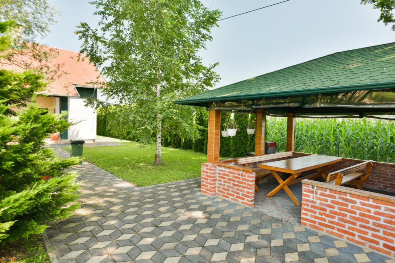 Hotel & Distillery Monogram Gradac  Exterior photo